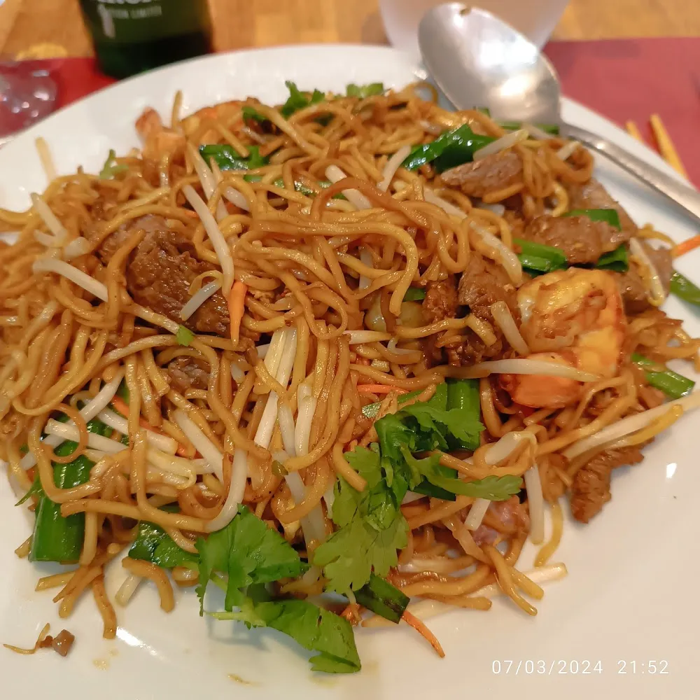 Nouilles Sautées Au Boeuf Et Crevettes